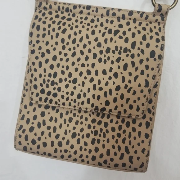 Universal Thread Cheata crossbody - Picture 2 of 8